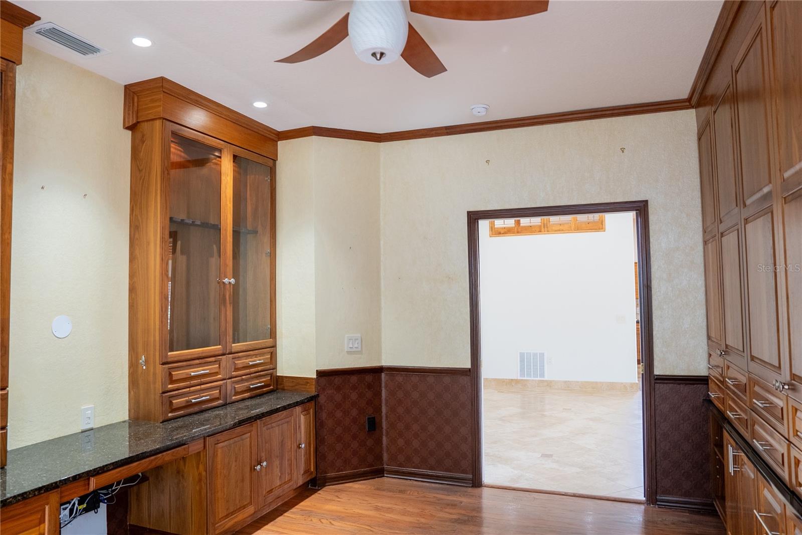 326 Saint George Ct #14 Property Photo 11