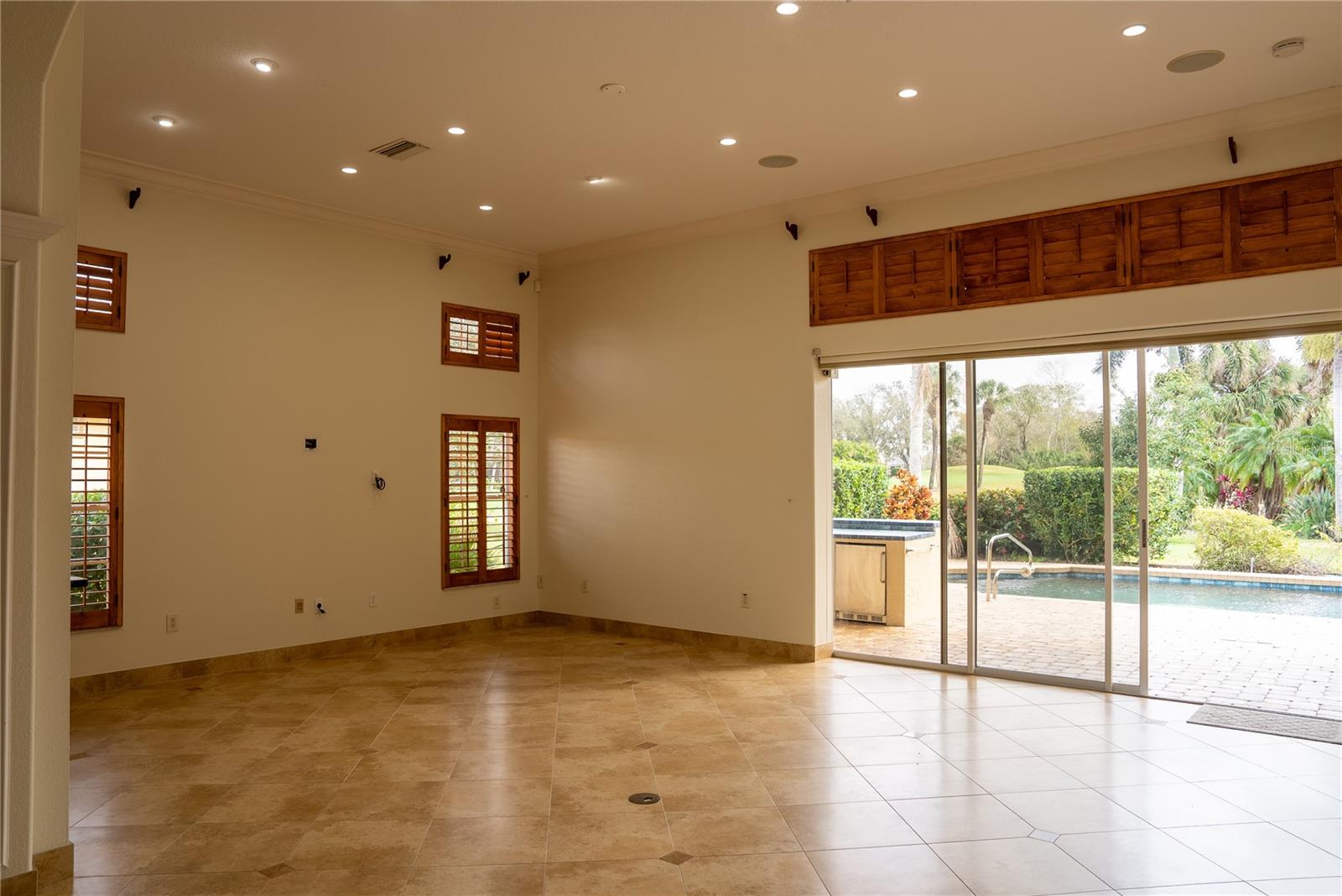 326 Saint George Ct #14 Property Photo 18