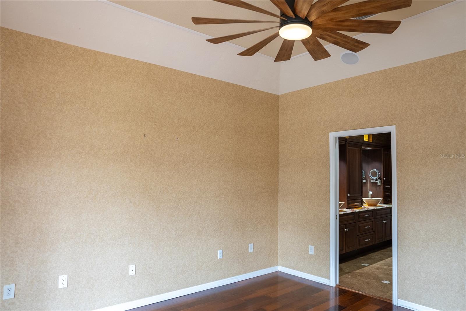 326 Saint George Ct #14 Property Photo 22