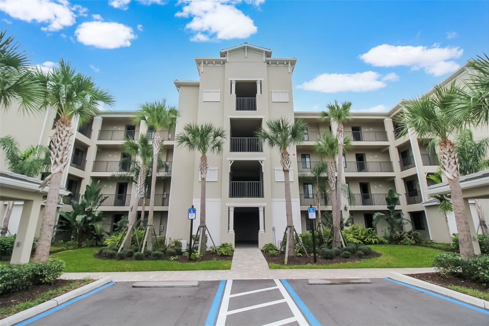 17810 Gawthrop Dr #207 Property Photo 4