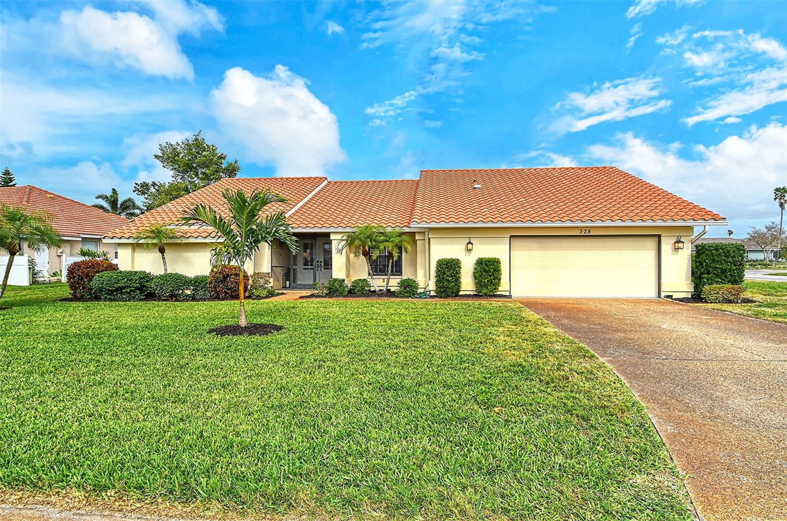 328 Eden Dr Property Photo 2