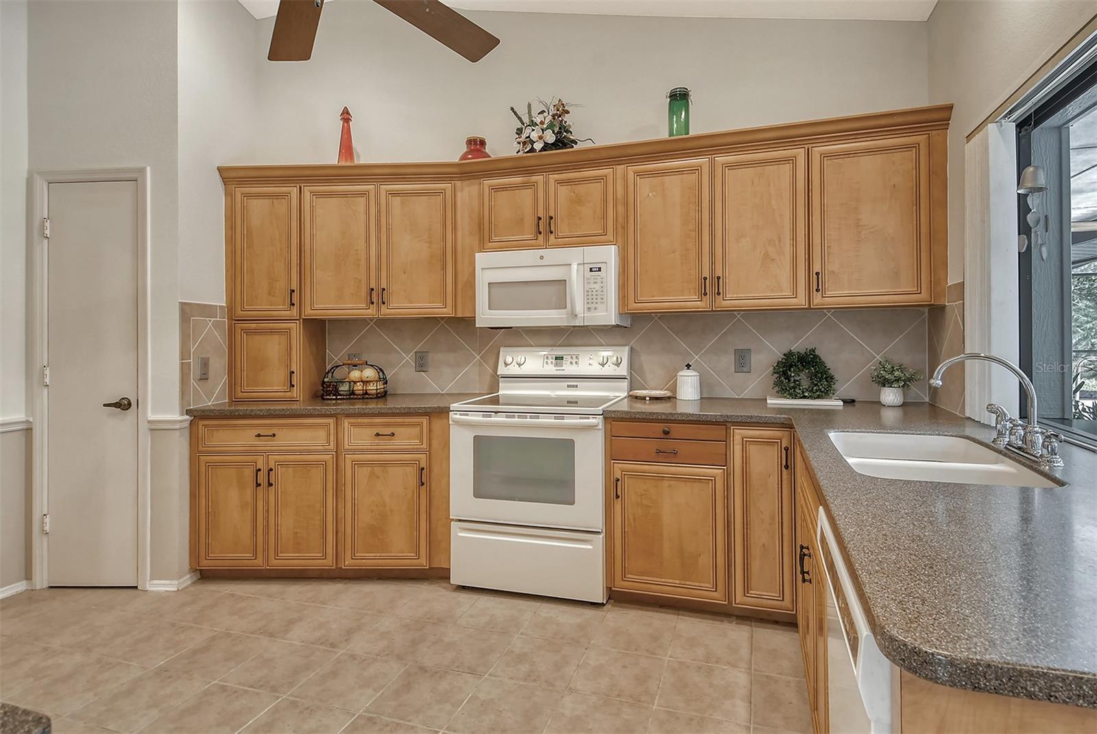 328 Eden Dr Property Photo 16