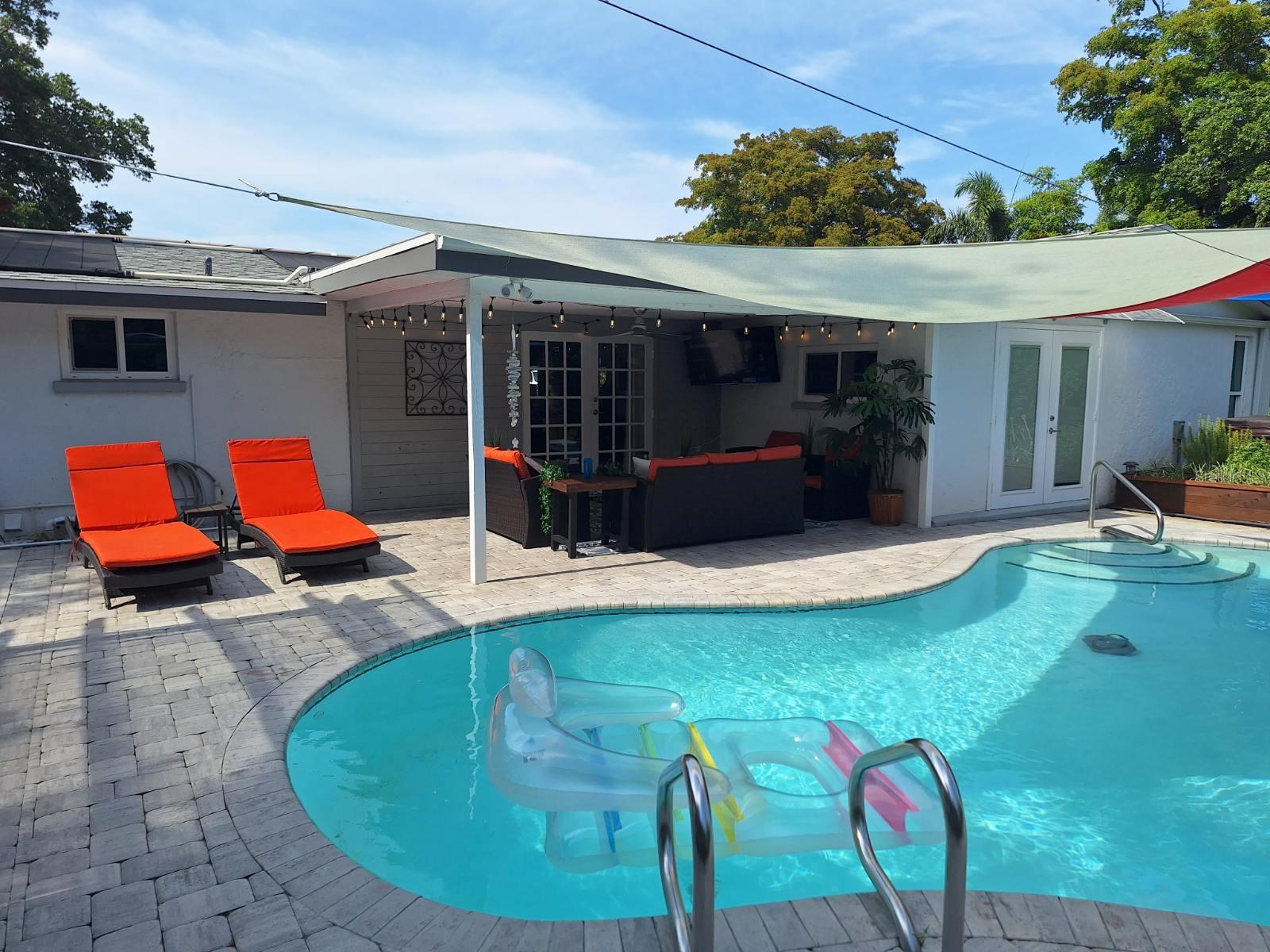 2244 Palm Ter Property Photo 3