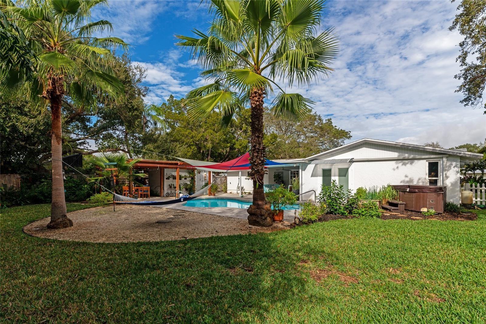 2244 Palm Ter Property Photo 5