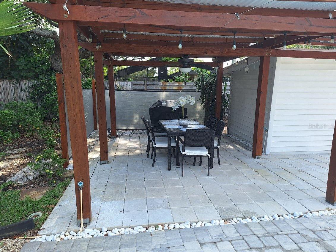 2244 Palm Ter Property Photo 6
