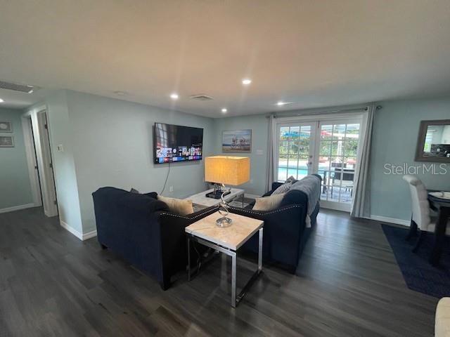 2244 Palm Ter Property Photo 9