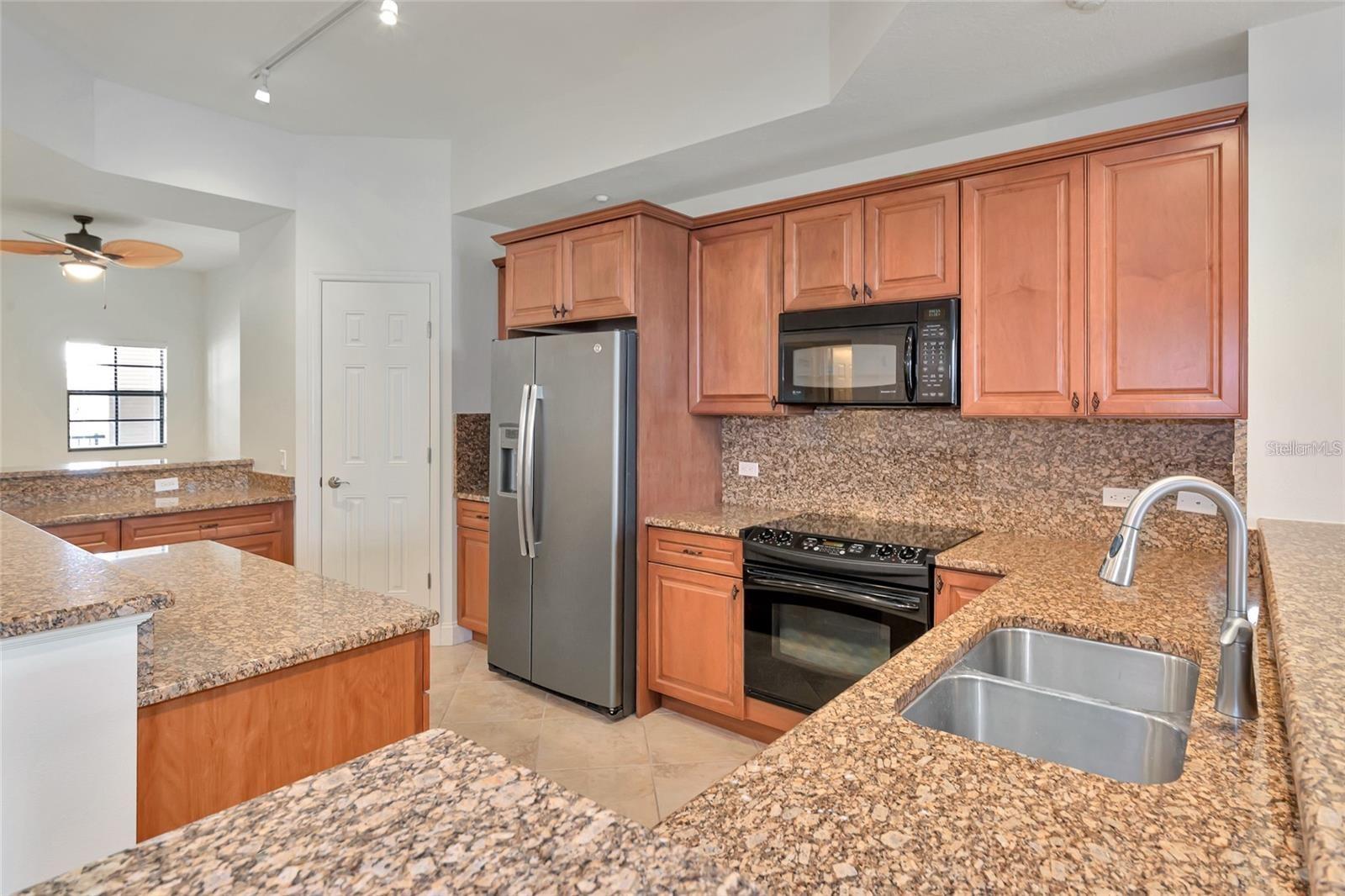 7702 Lake Vista Ct #206 Property Photo 4