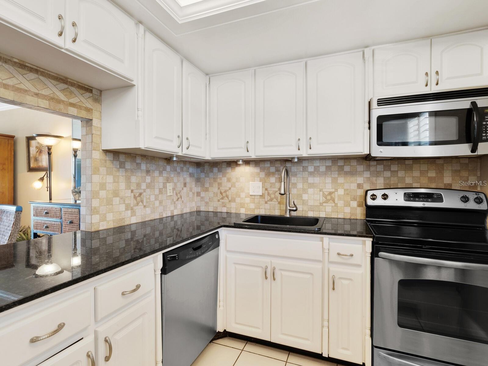 600 Sutton Pl #201 Property Photo 5