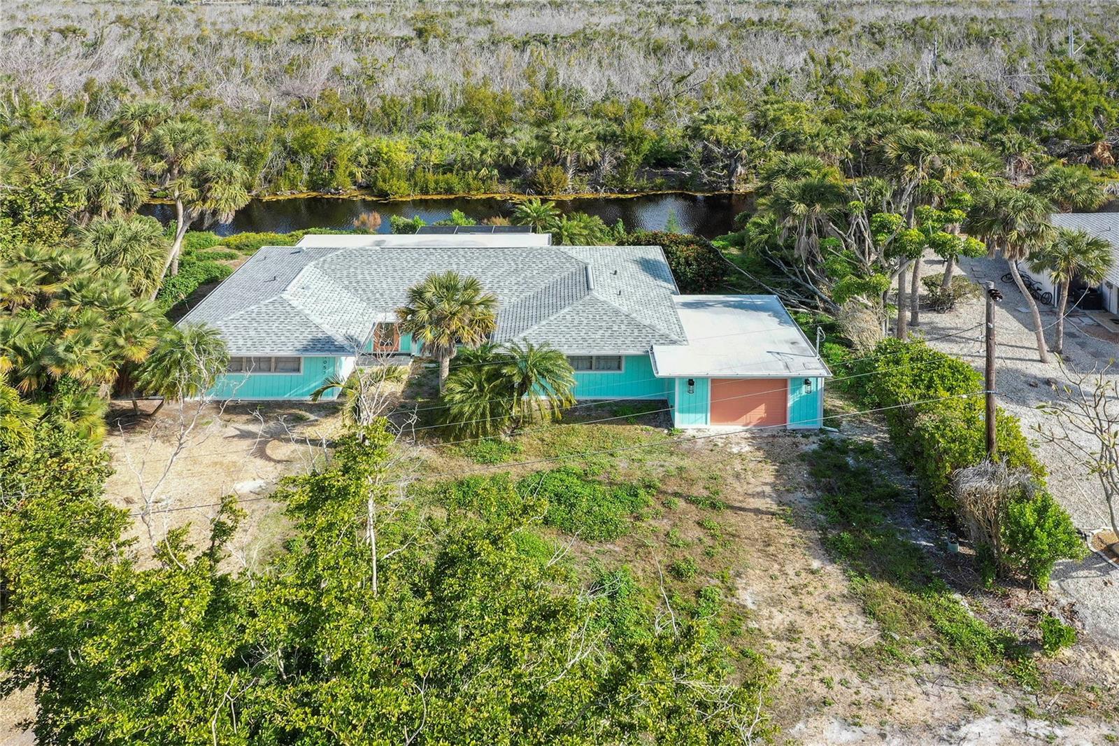 1057 Blue Heron Dr Property Photo 2