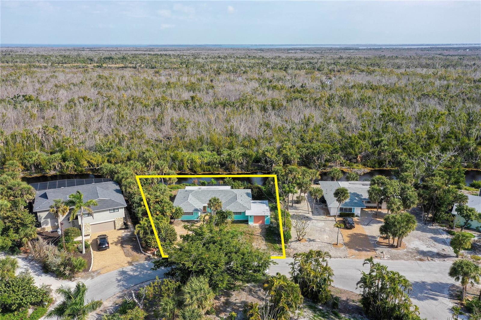 1057 Blue Heron Dr Property Photo 3
