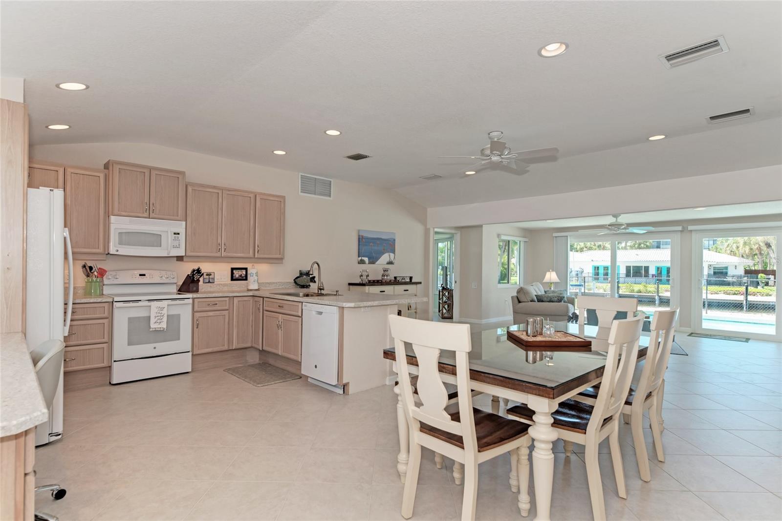 5577 Contento Dr Property Photo 11