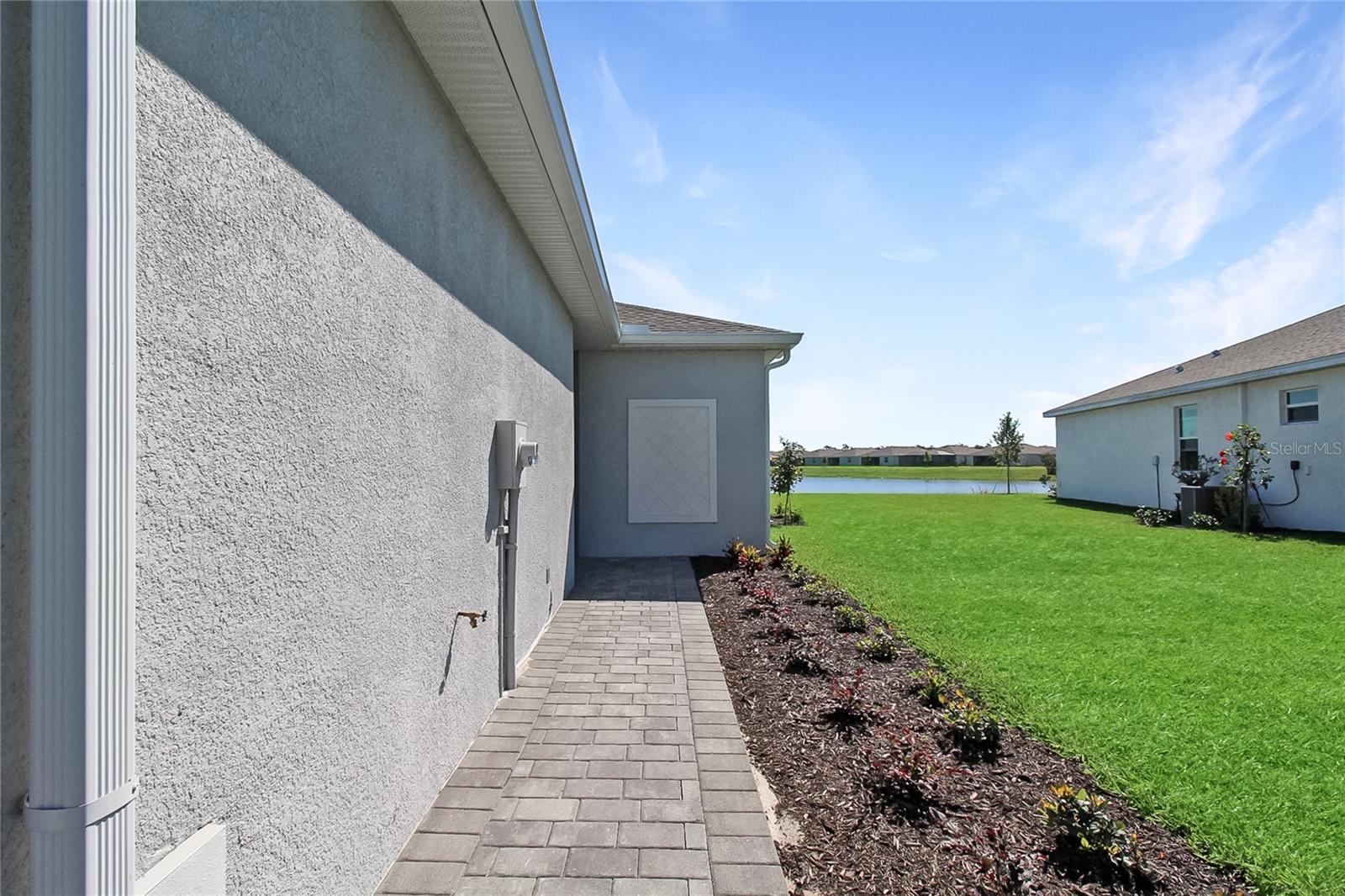 8829 Saint Kitts Cir Property Photo 3
