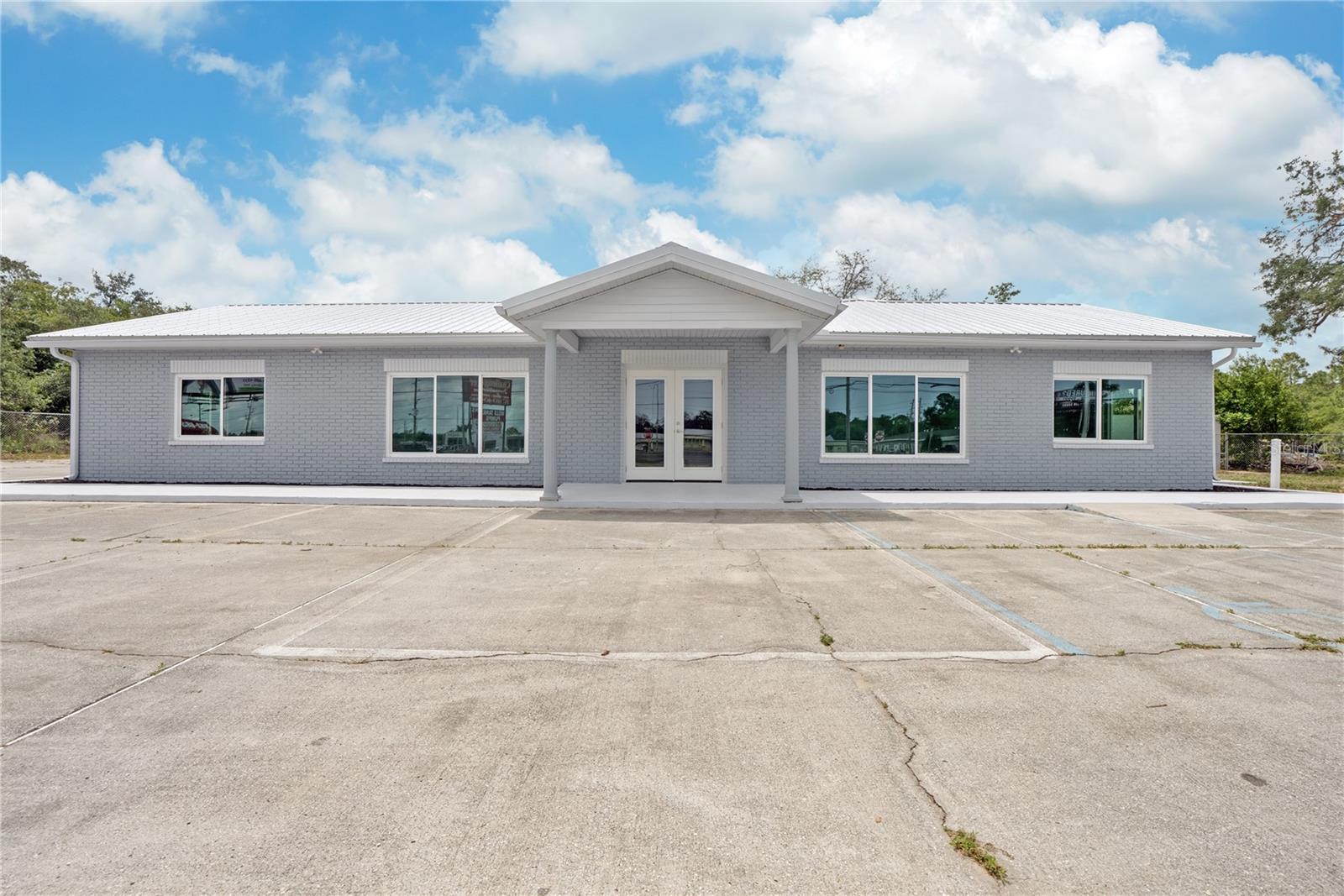 3248 Commercial Way Property Photo 1