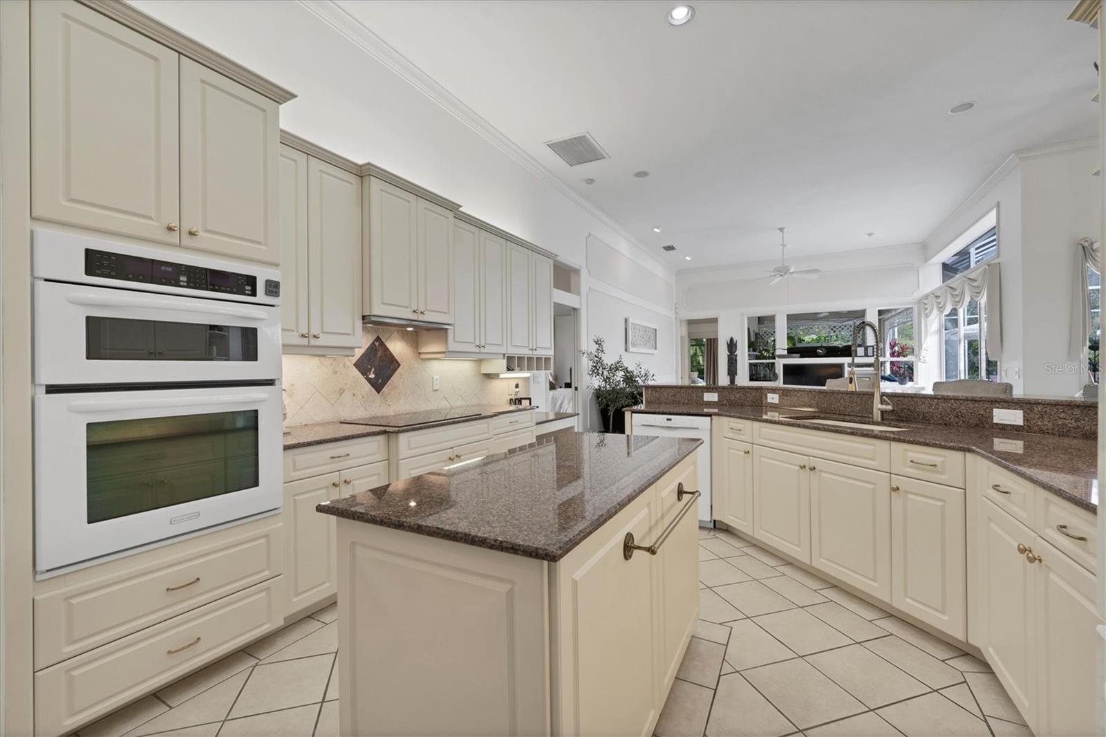 6915 Chancery Pl Property Photo 28