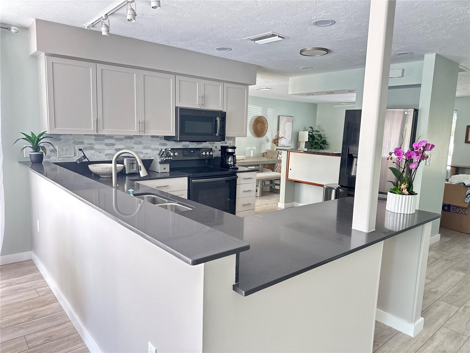 1723 Stanford Ln Property Photo 12