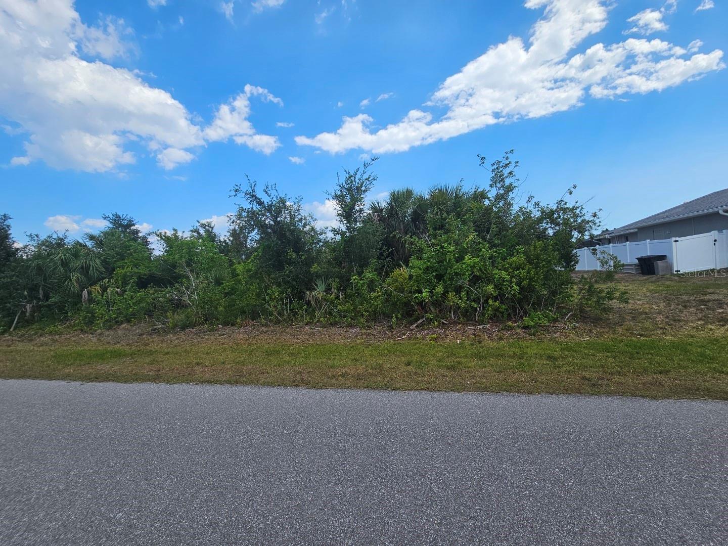15595 Stuart Cir Property Photo 2