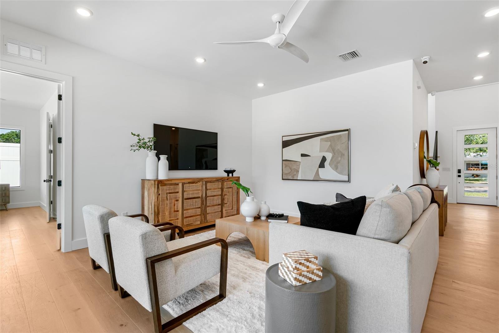 2226 Grove St Property Photo 14