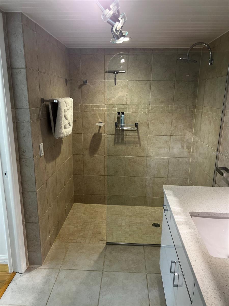 6912 Drewrys Blf #602 Property Photo 32