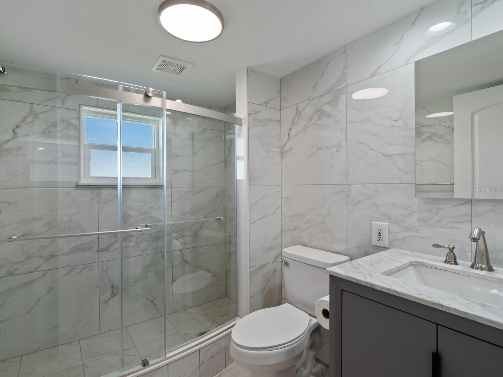 215 Jessica St N Property Photo 23