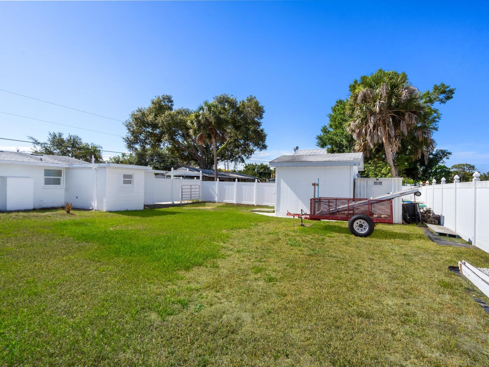 215 Jessica St N Property Photo 26