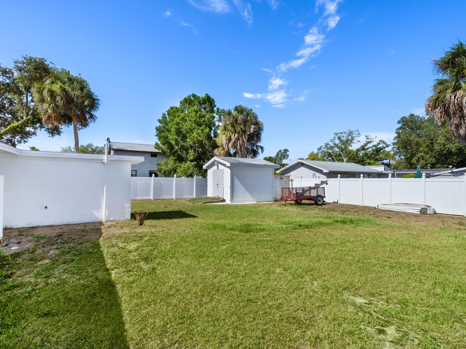 215 Jessica St N Property Photo 27
