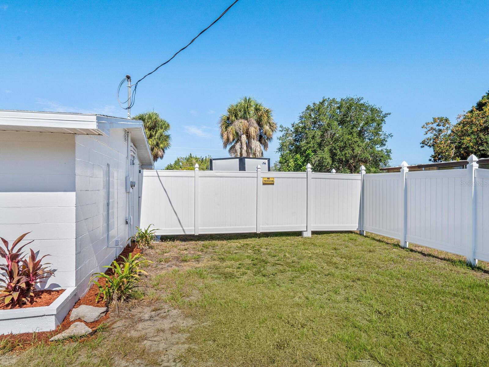 215 Jessica St N Property Photo 28