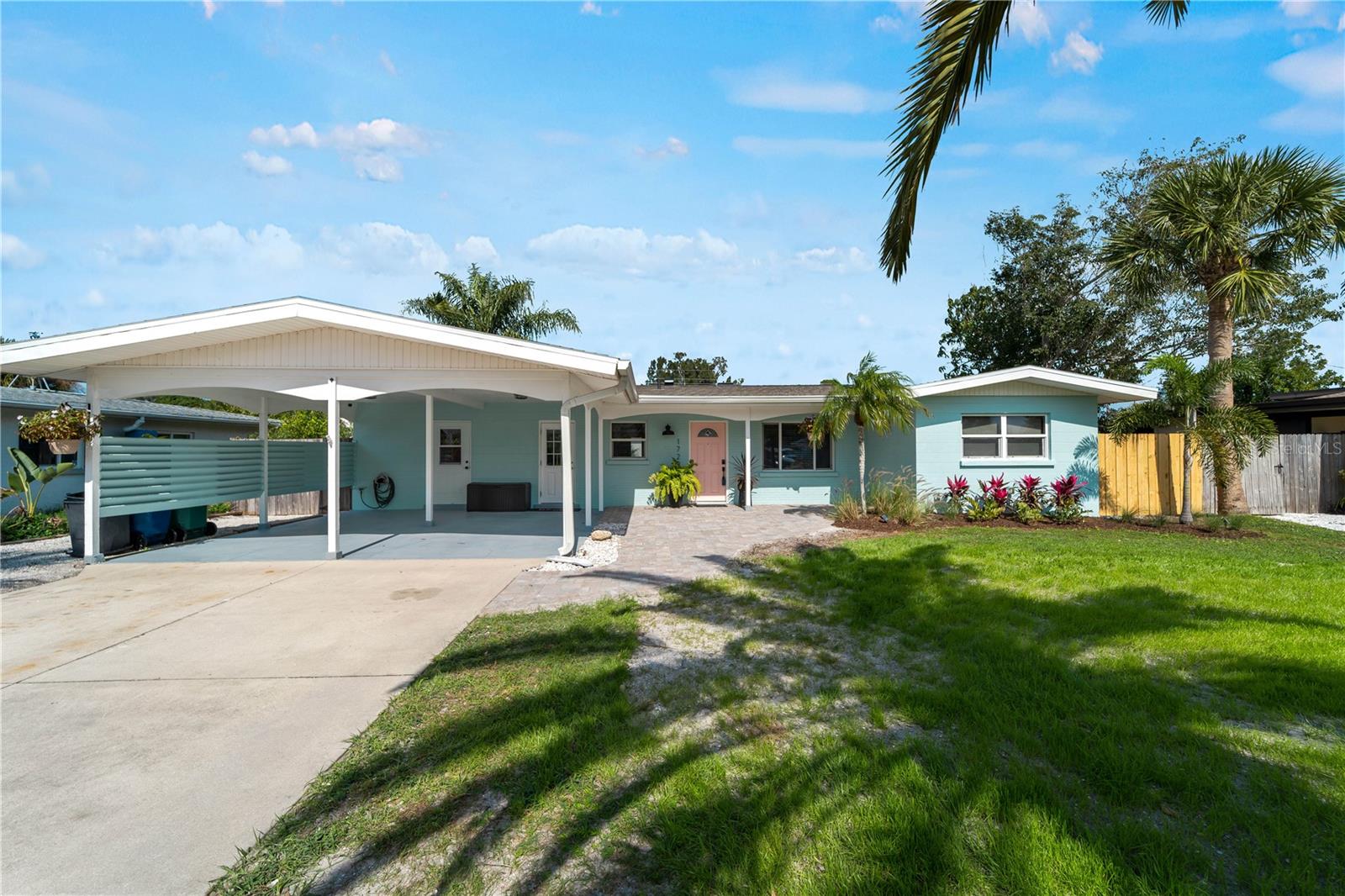 1729 Colleen St Property Photo 1