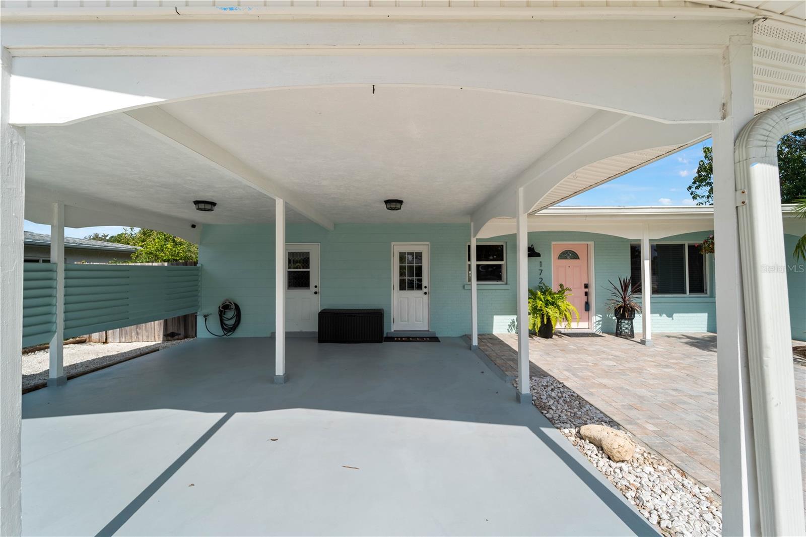 1729 Colleen St Property Photo 3