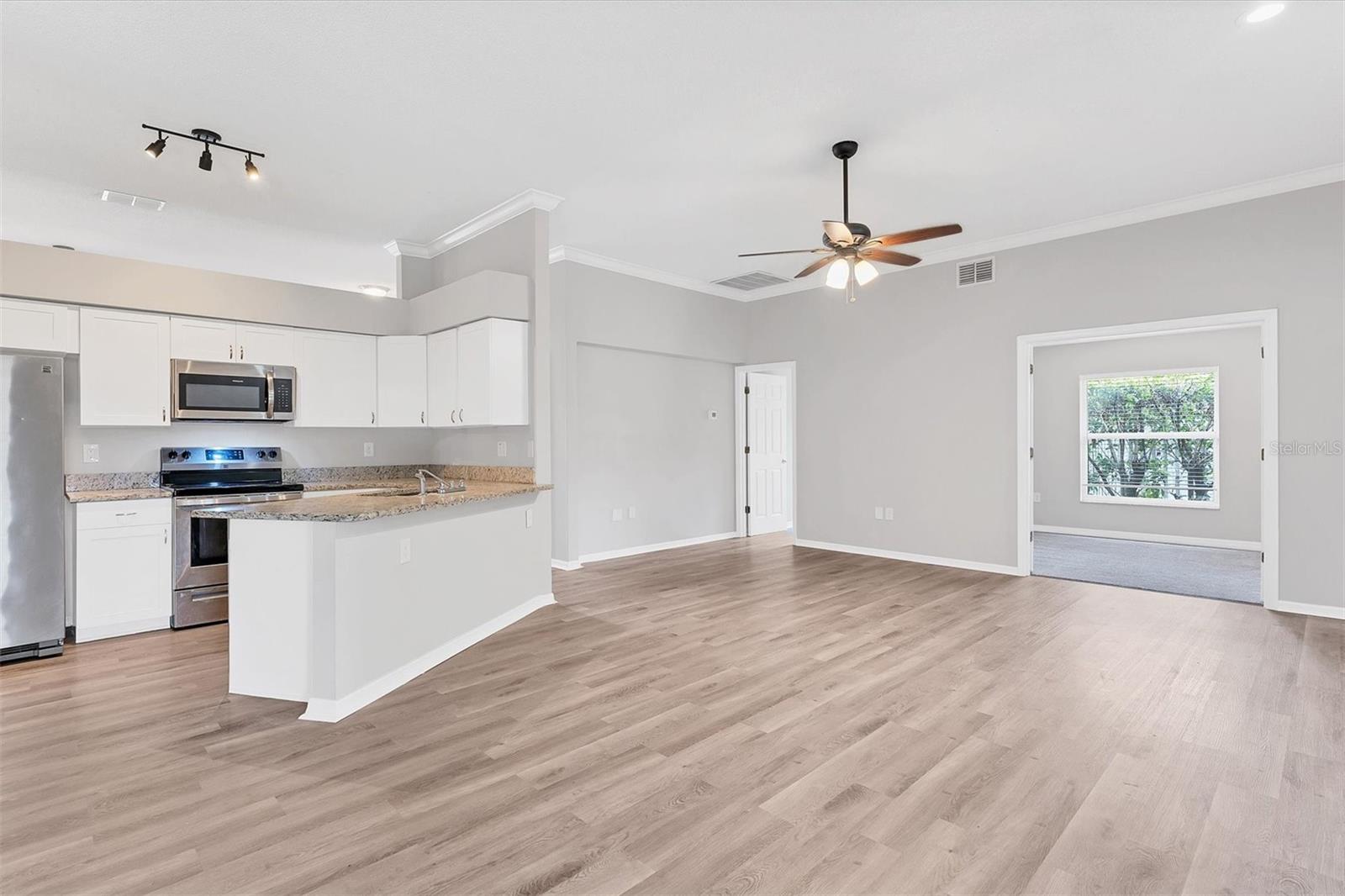 6123 55th Ter E Property Photo 9