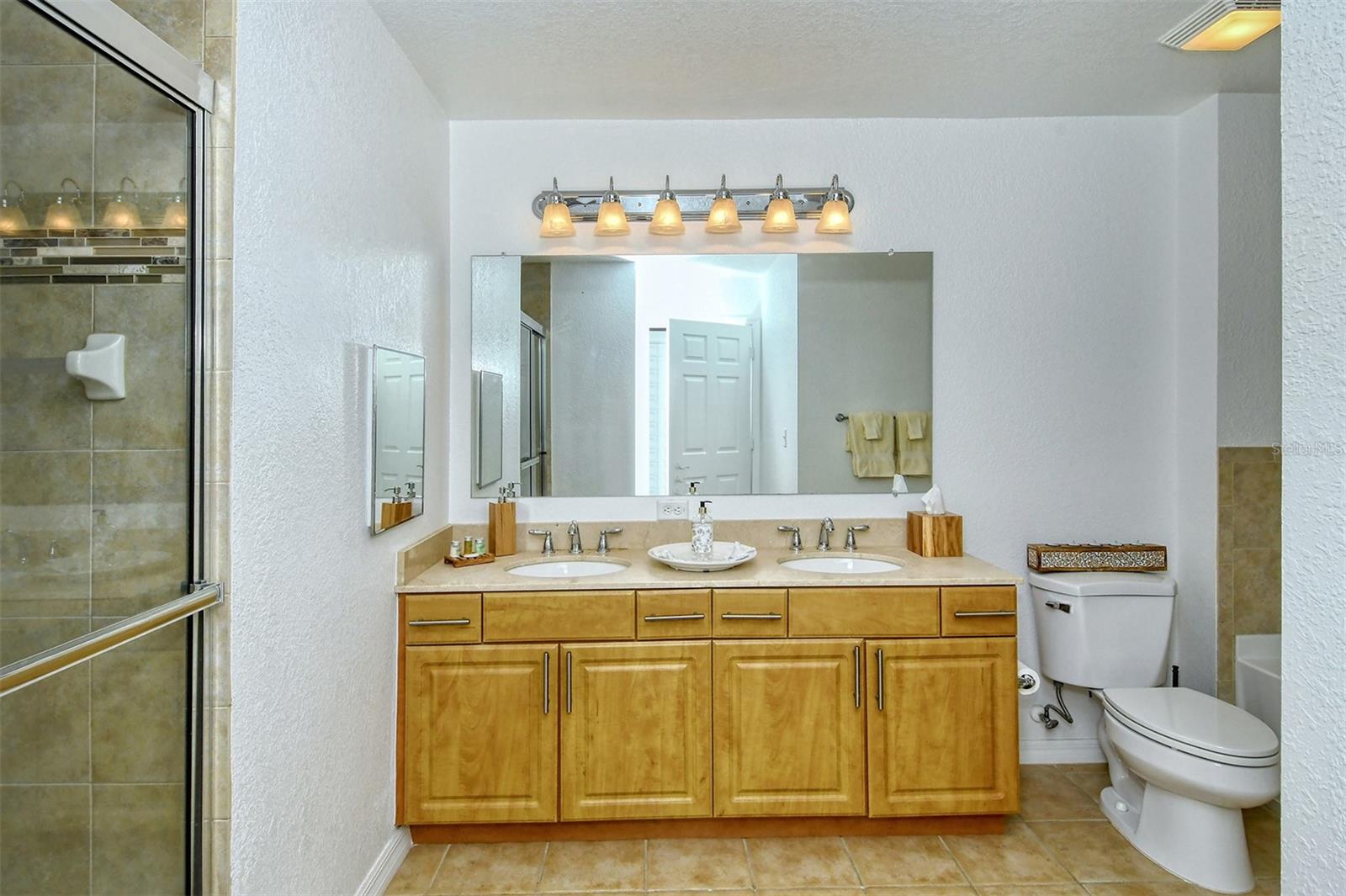 1064 N Tamiami Trl #1627 Property Photo 22