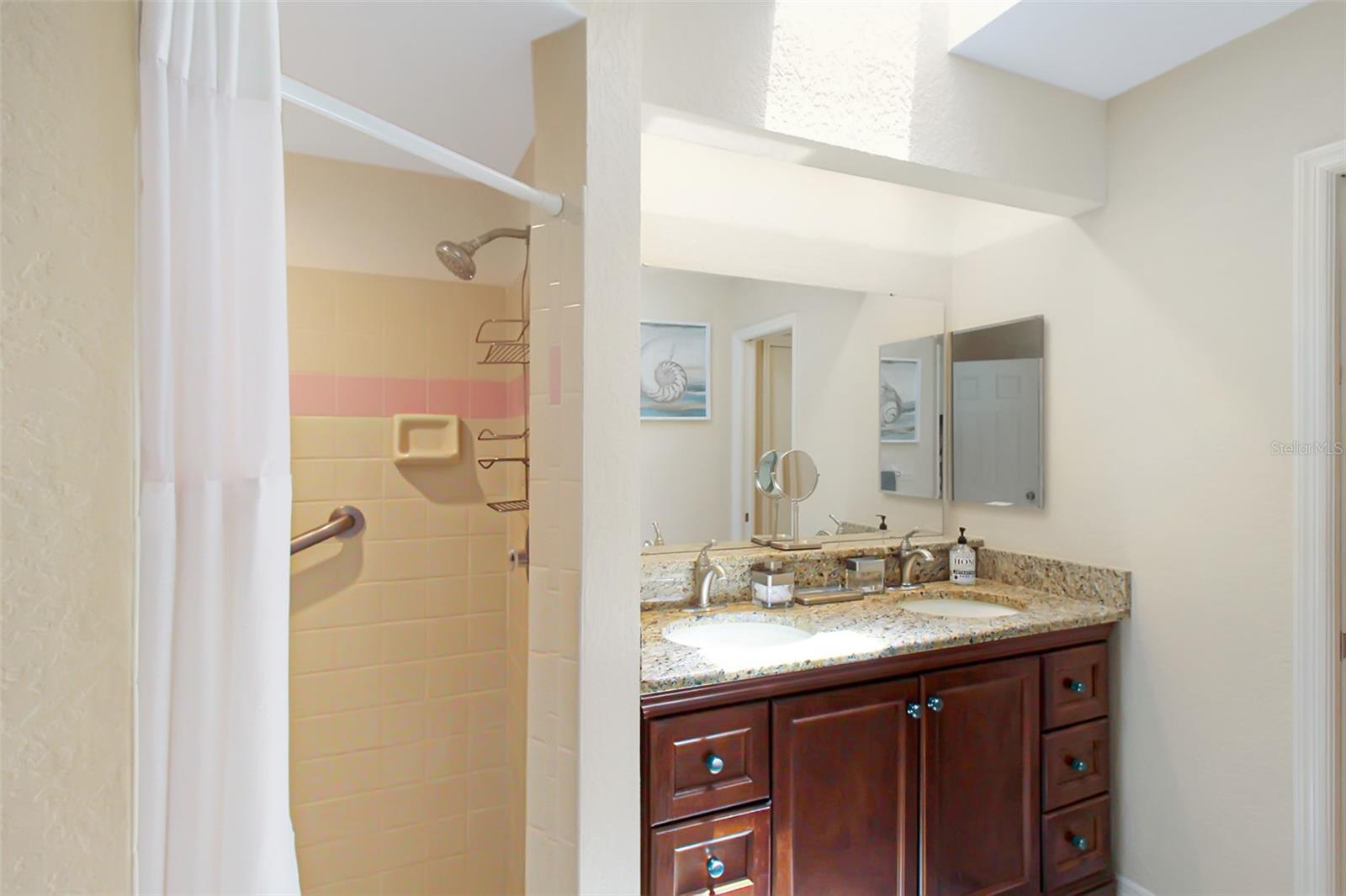1122 Paraclete Rd Property Photo 39