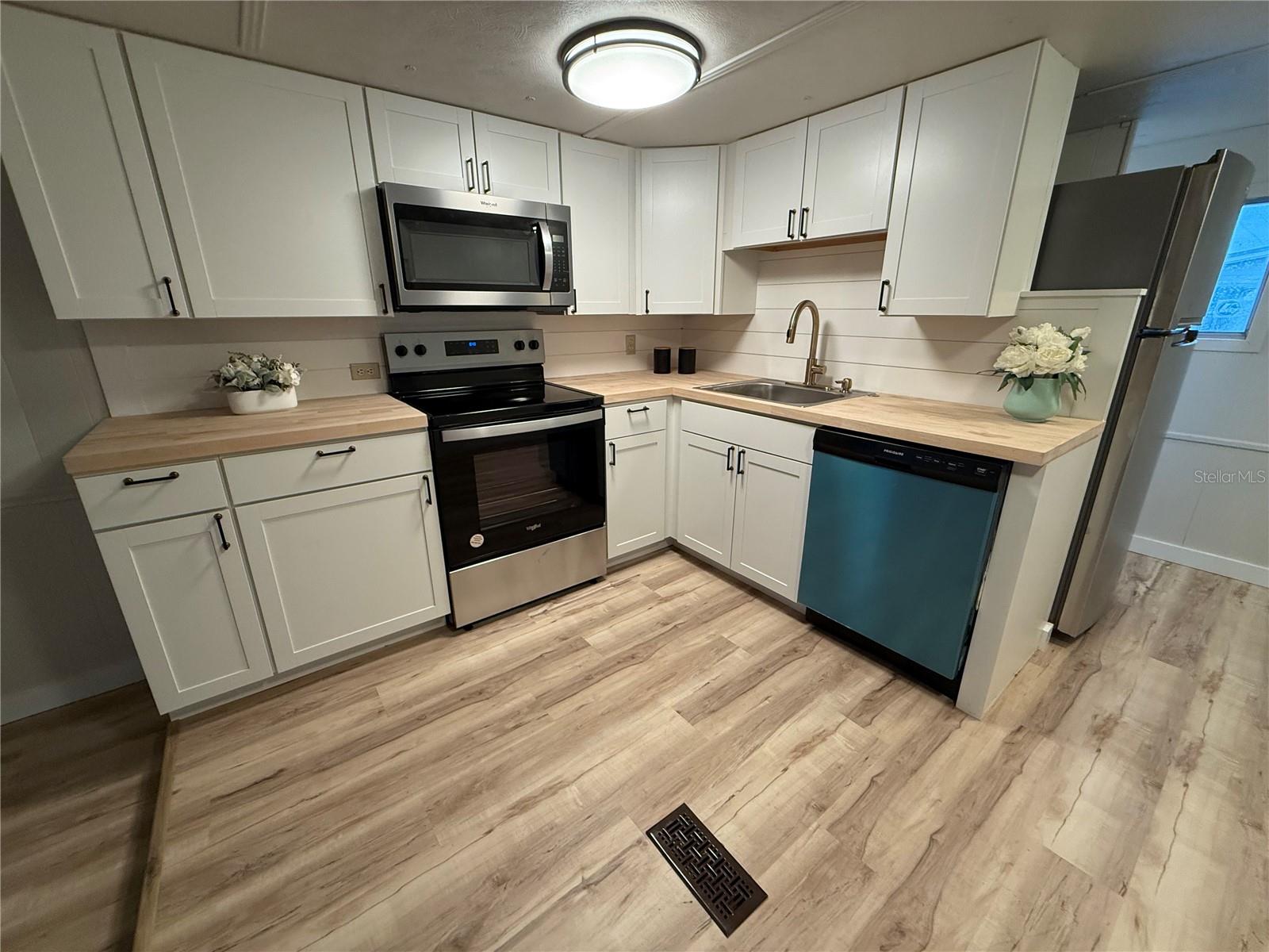 3118 Dorothy Pl Property Photo 5