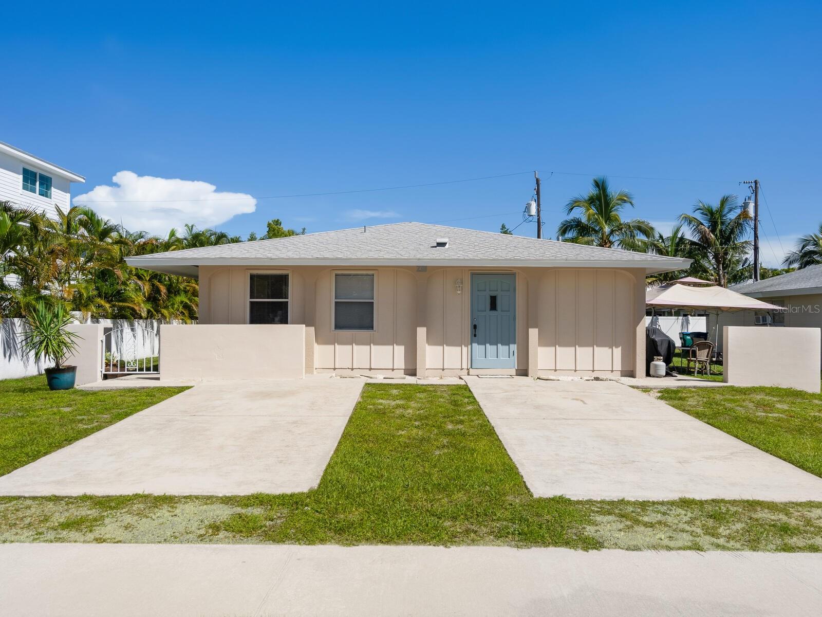 210 66th St Property Photo 1