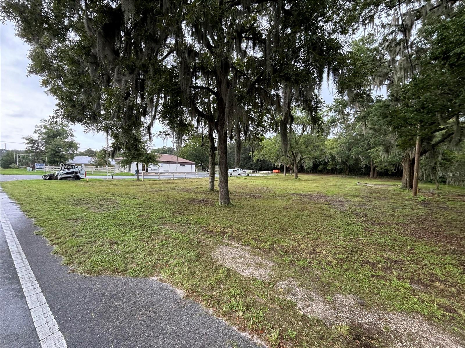 12845 Ne Jacksonville Rd Property Photo 2