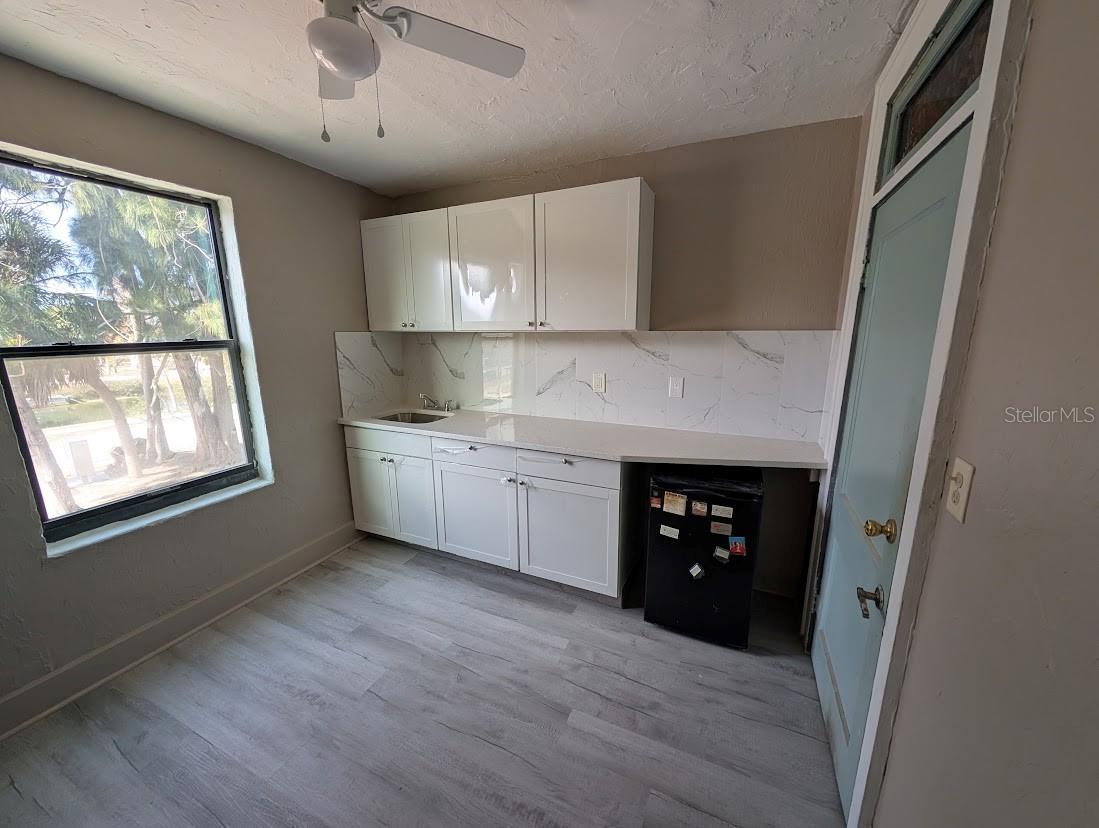 401 COLONIA LN E #8 Property Photo 1