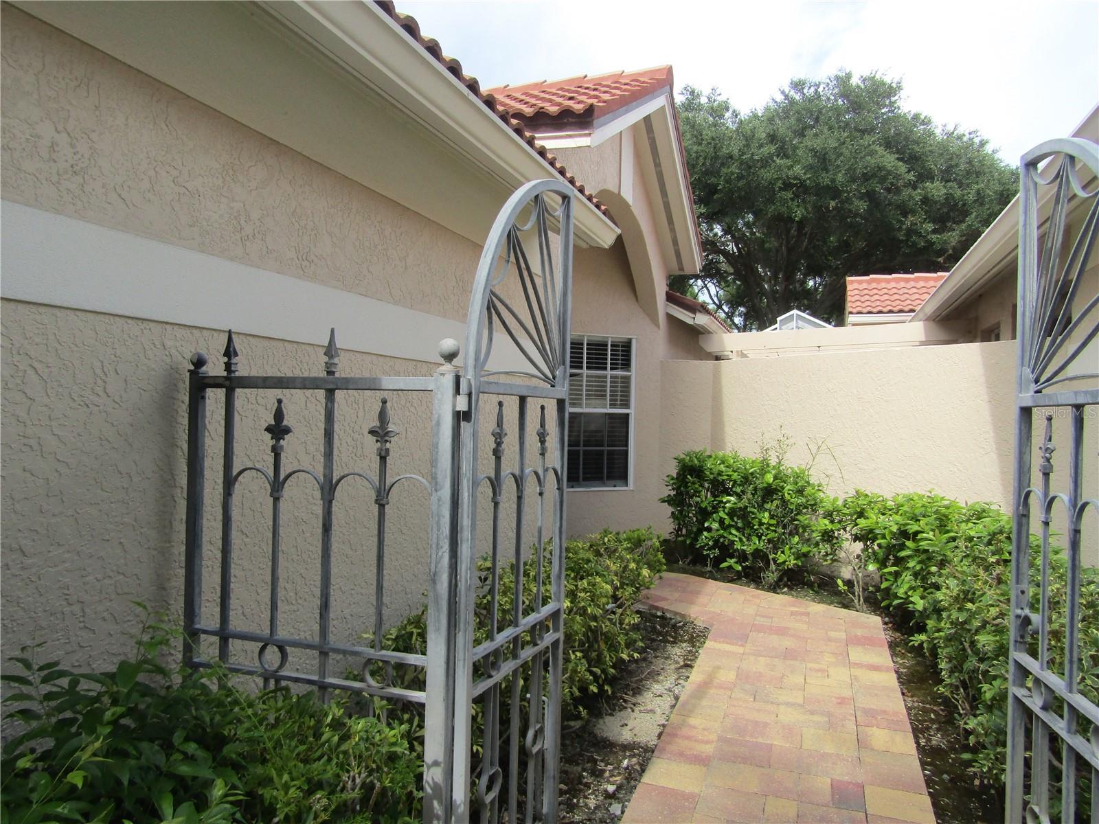4026 Lyndhurst Ct #13 Property Photo 3