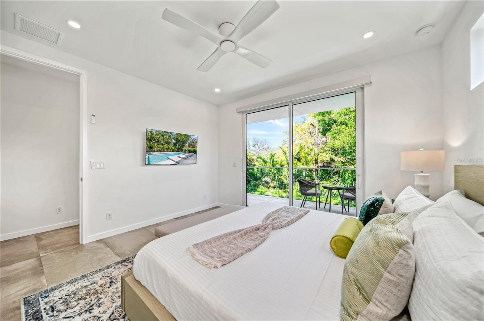 2327 Hillview St Property Photo 45