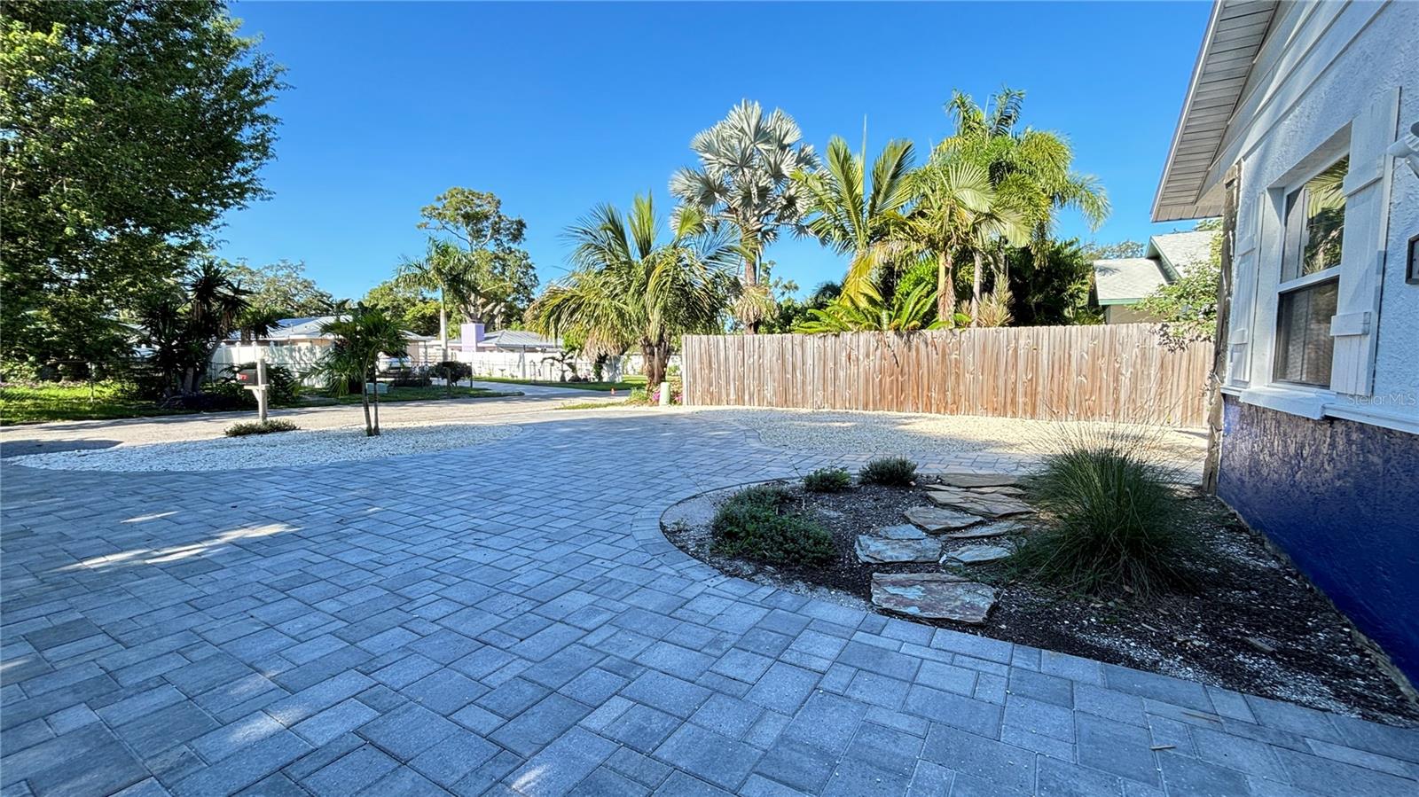 2431 Loma Linda St Property Photo 5