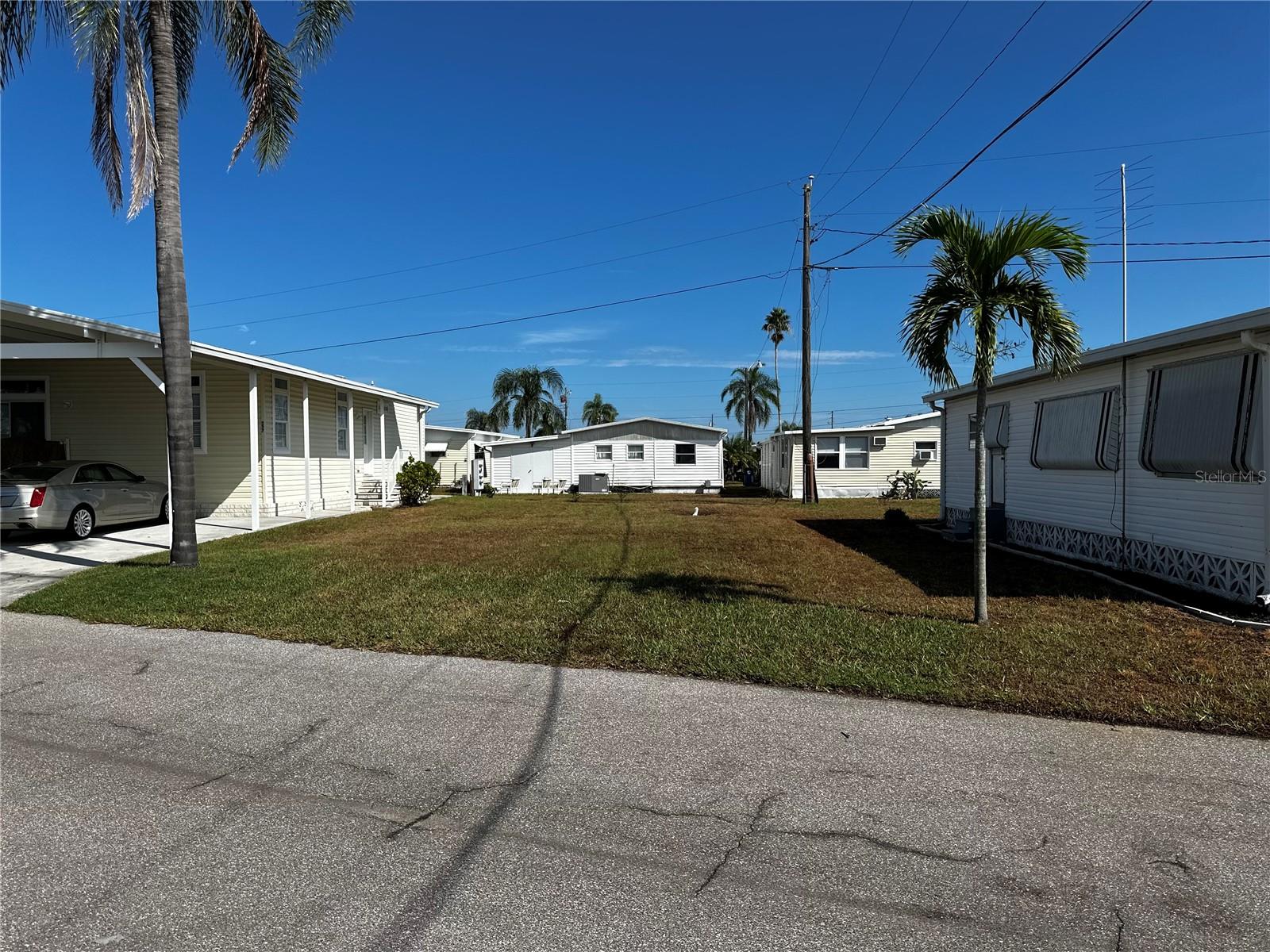256 Jamaica Dr Property Photo 1