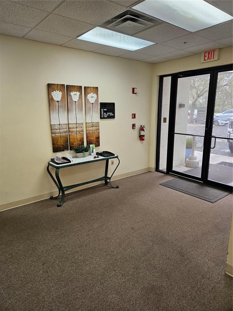 2504 Tamiami Trl N Property Photo 4