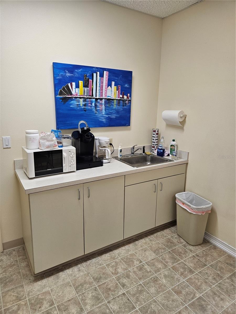 2504 Tamiami Trl N Property Photo 5
