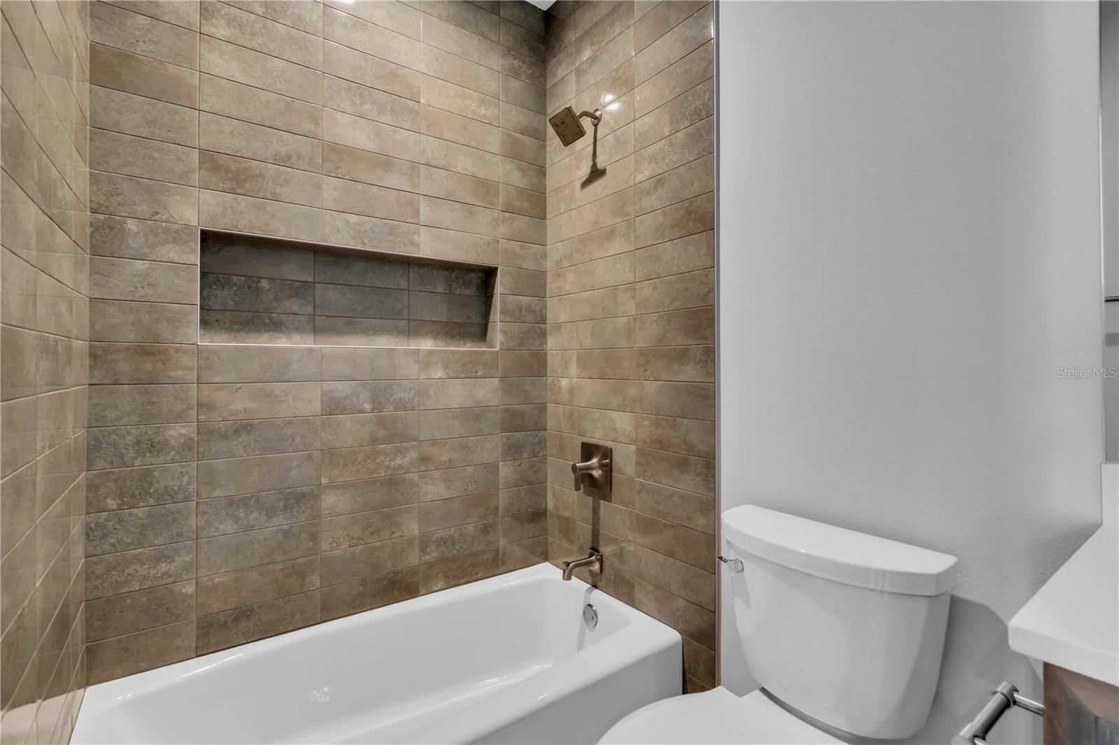 1018 Blue Shell Loop Property Photo 27