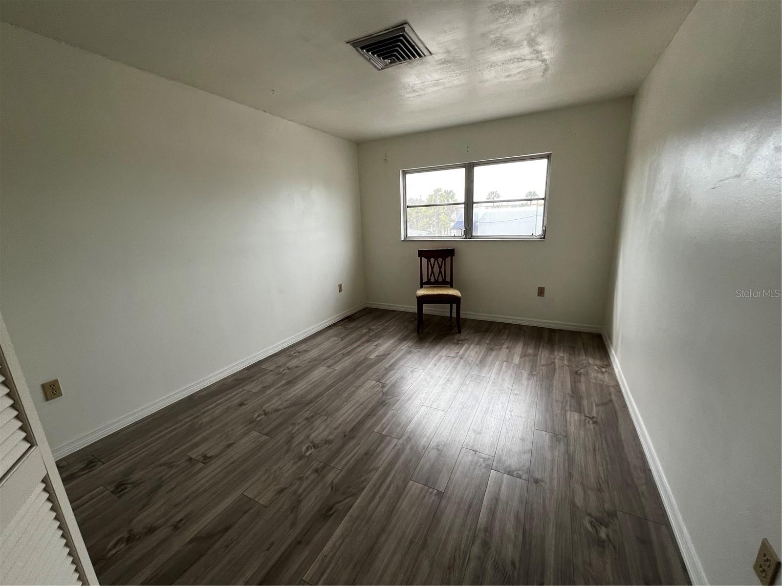 2048 Bee Ridge Rd Property Photo 6