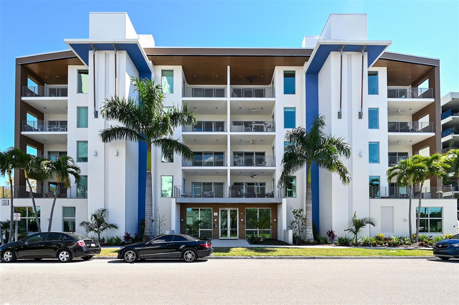 711 S Palm Ave #203 Property Photo