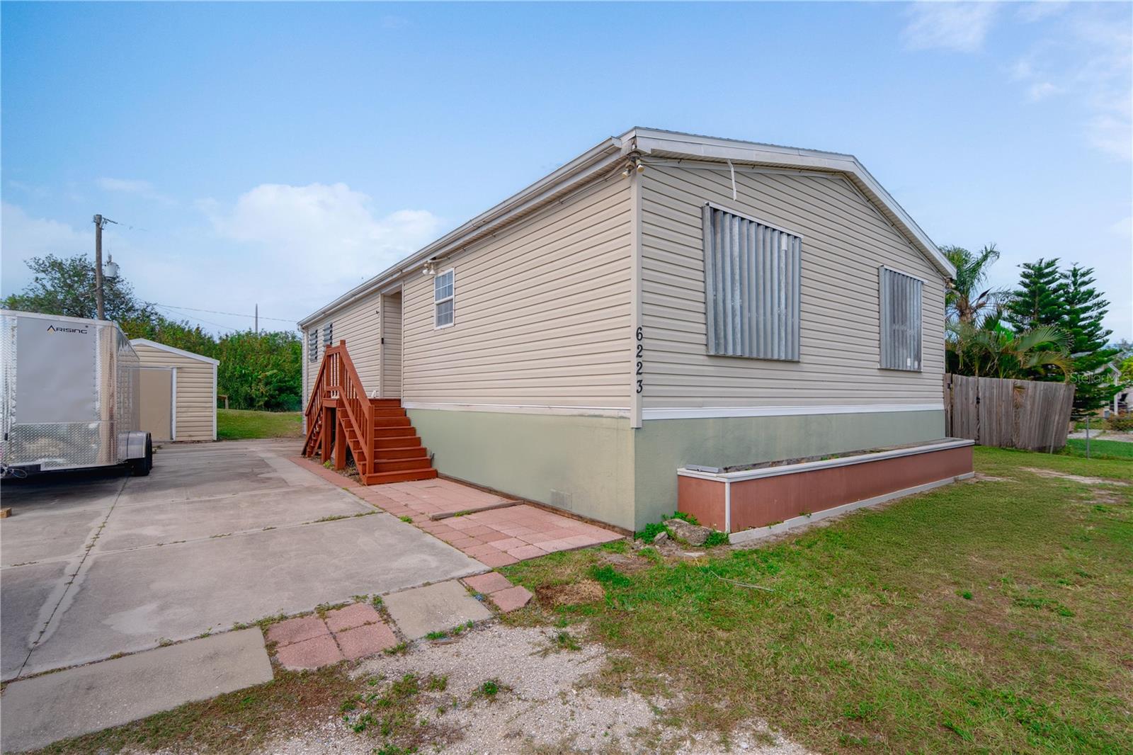 6223 Rumford St Property Photo