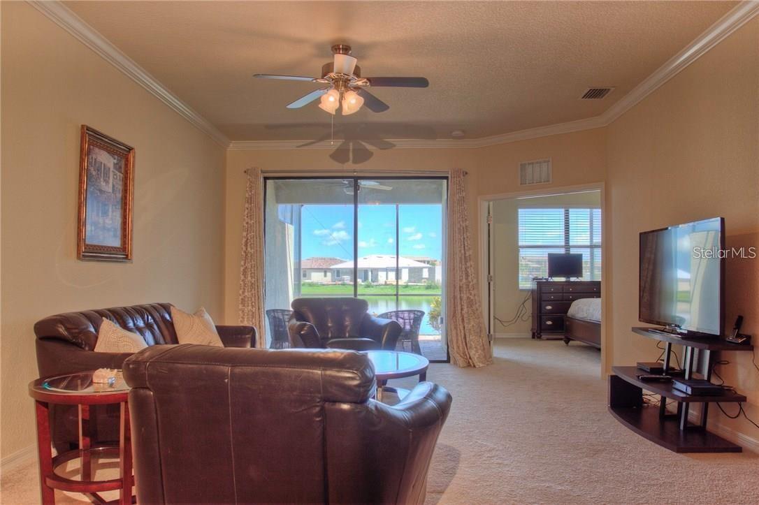 6627 Candlestick Dr Property Photo 4