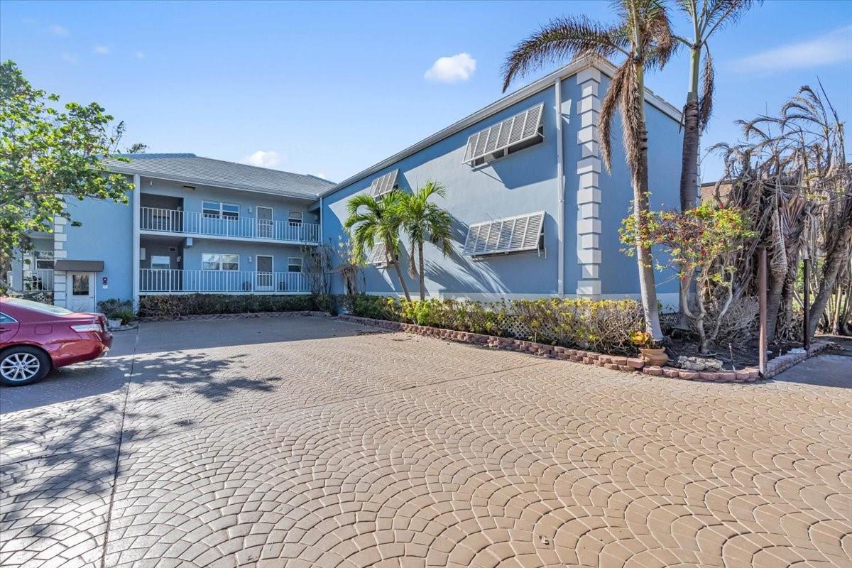 5621 GULF OF MEXICO DR #102 Property Photo 1