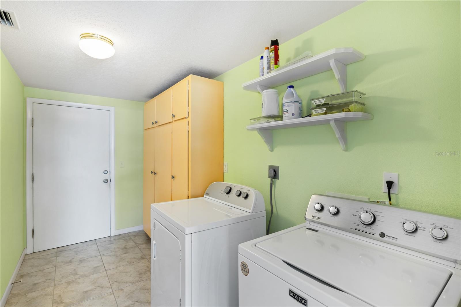 2365 Bay St Property Photo 36