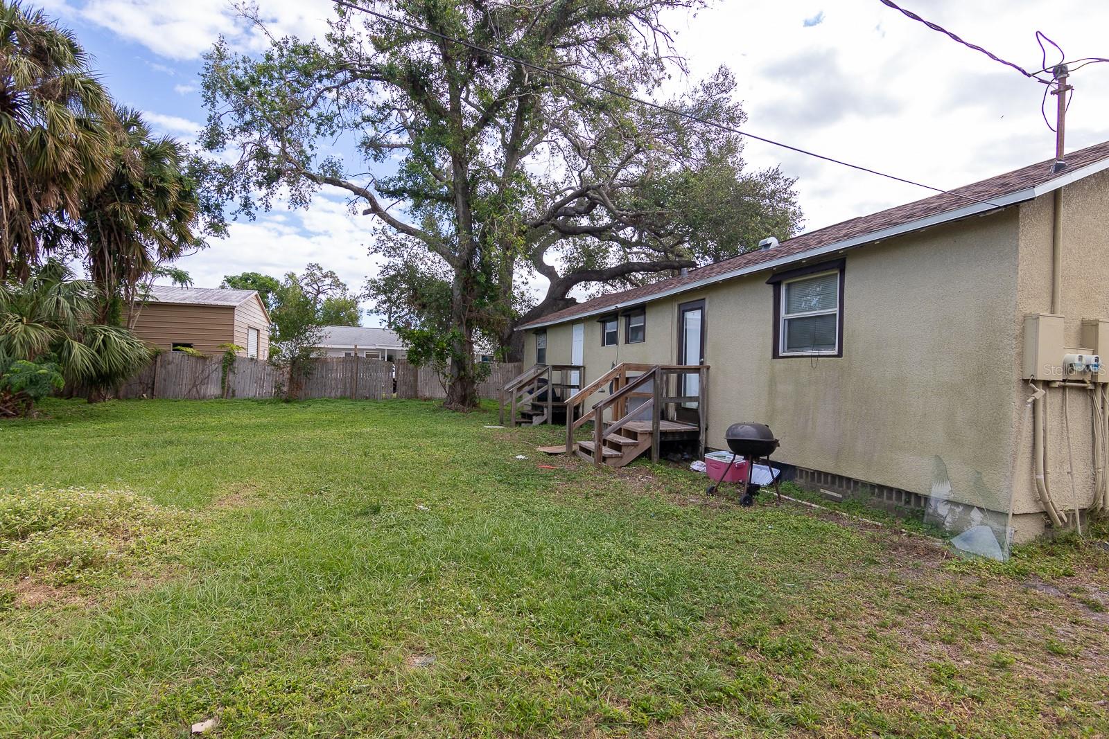 2029 Palm Ter Property Photo 12