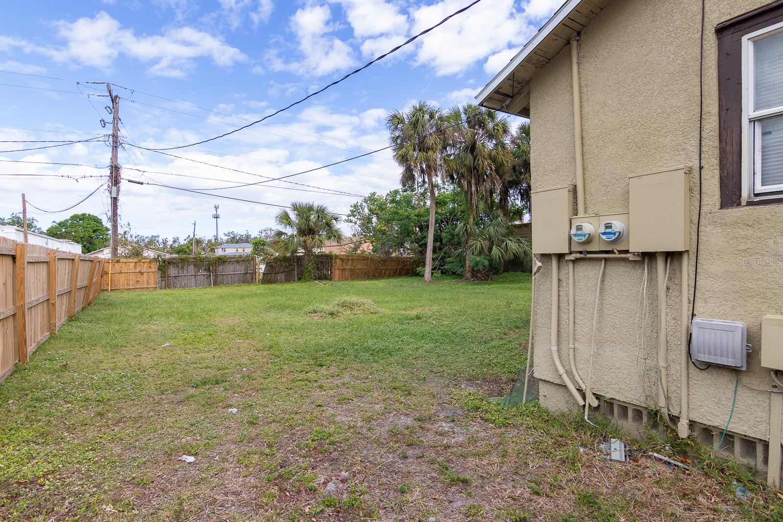 2029 Palm Ter Property Photo 13